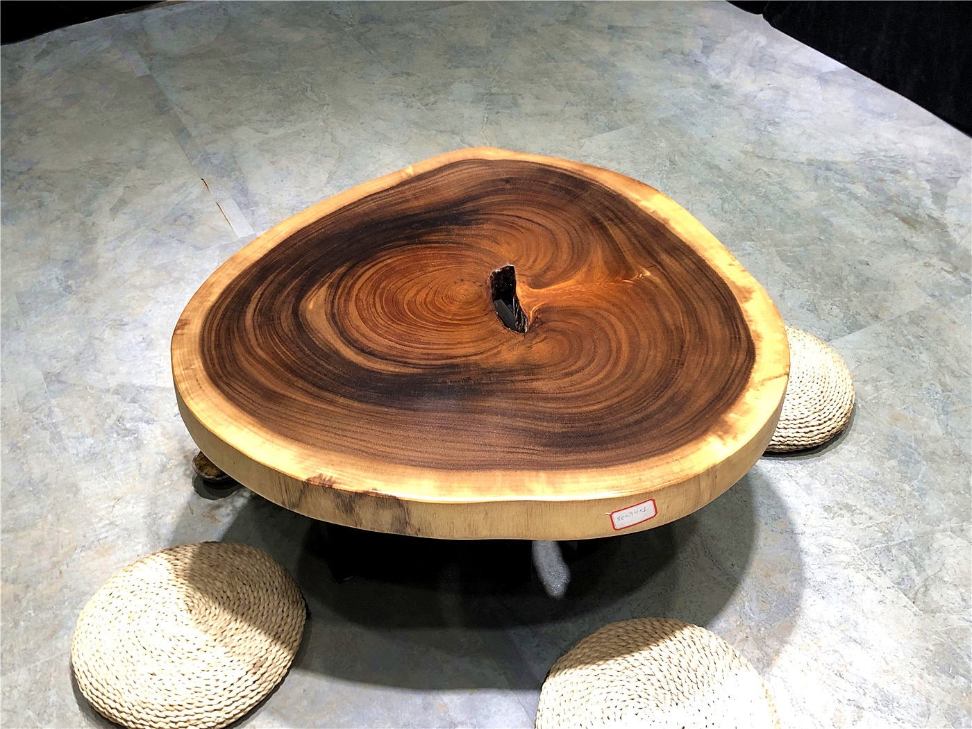 table basse en caisse et en tonneau, table basse ronde en bois naturel