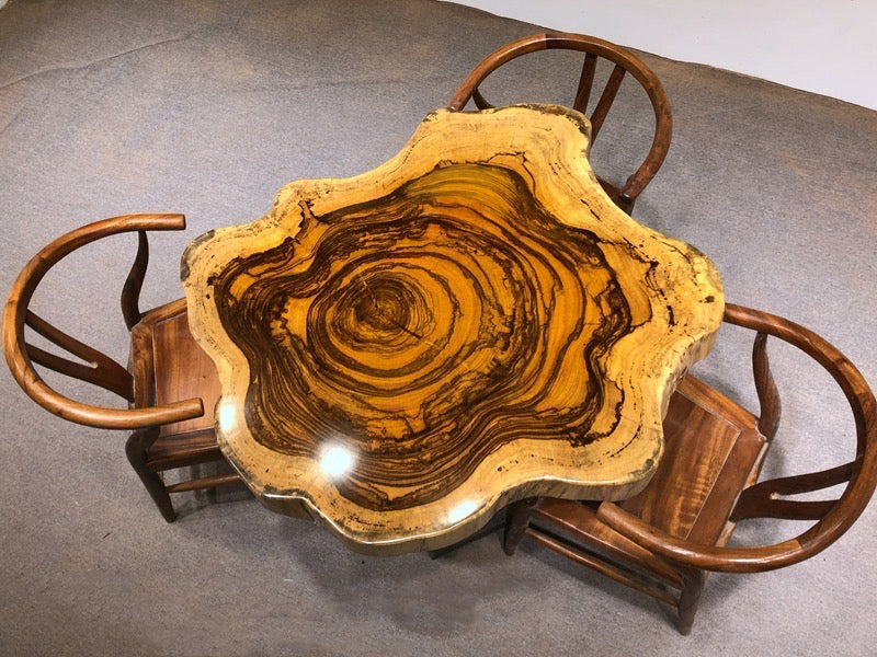 table basse de grange en poterie, table basse de forme aléatoire, tables basses en bois