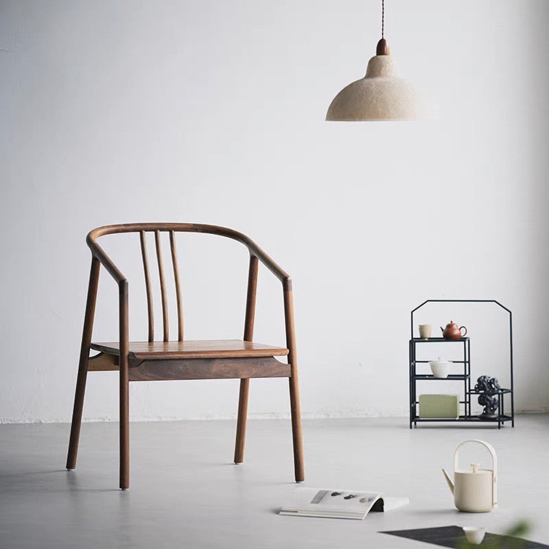 chaise en bois noir, chaise fabriquée à la main, chaise faite à la main du milieu du siècle, chaises en noyer de style simple