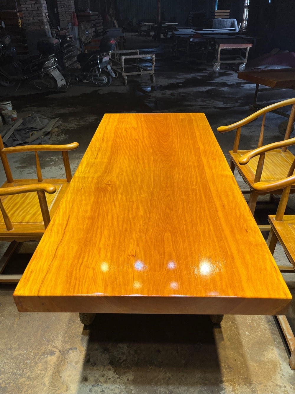 لوح خشبي، وطاولة Live Edge Chiviri، ومكتب خشبي طبيعي مخصص لتناول الطعام