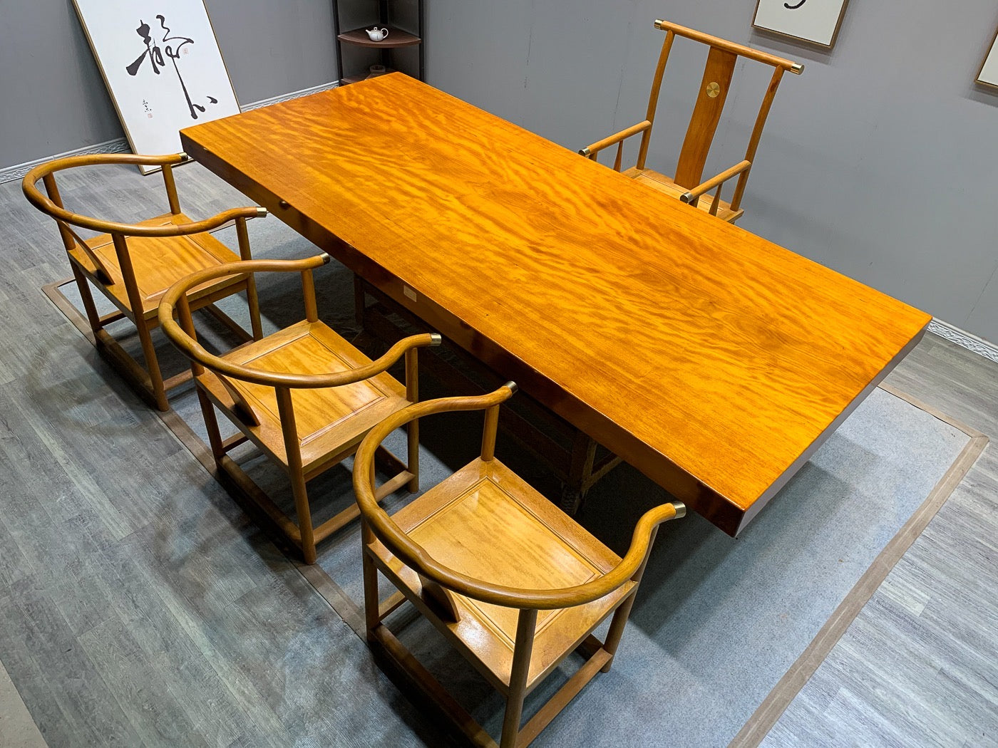 Mesa de losa japonesa y Jarrah, Mesa de cocina de losa de madera
