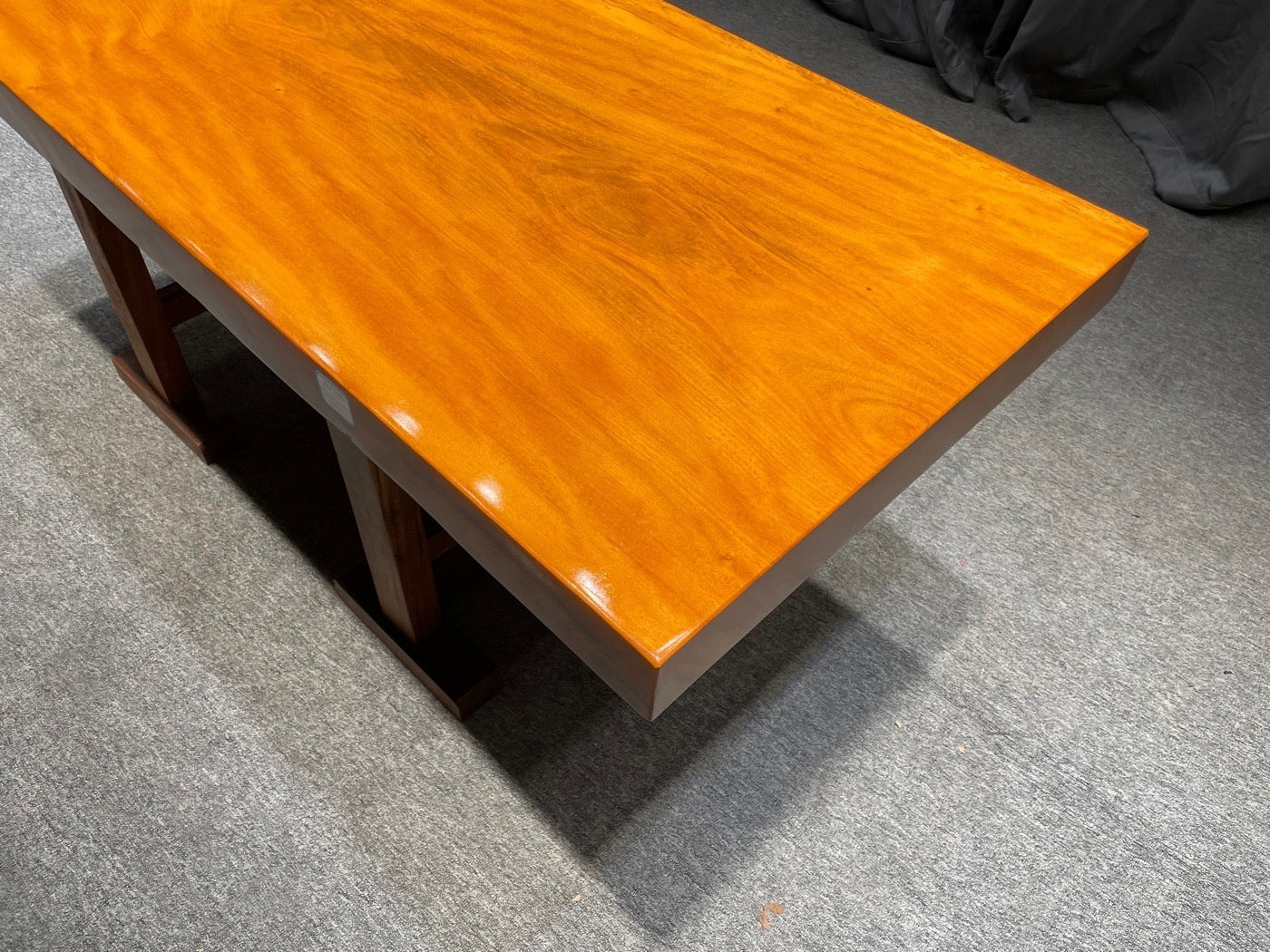 Chiviri Holz, Ris Plack Table, Plack Table Hardware