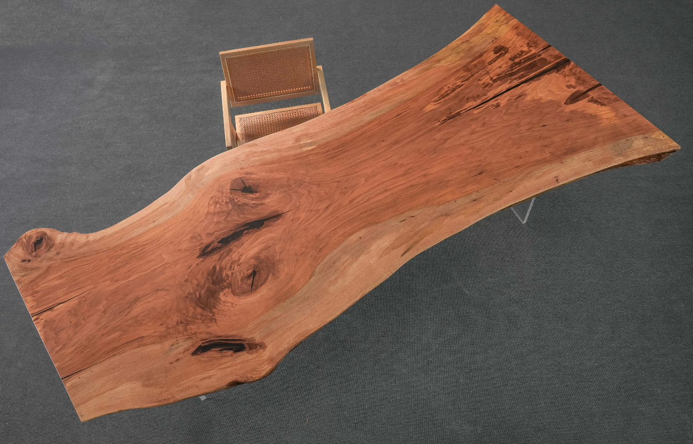 Speciell träform för matbord, enkelt bord, Live Edge Cherry matbord