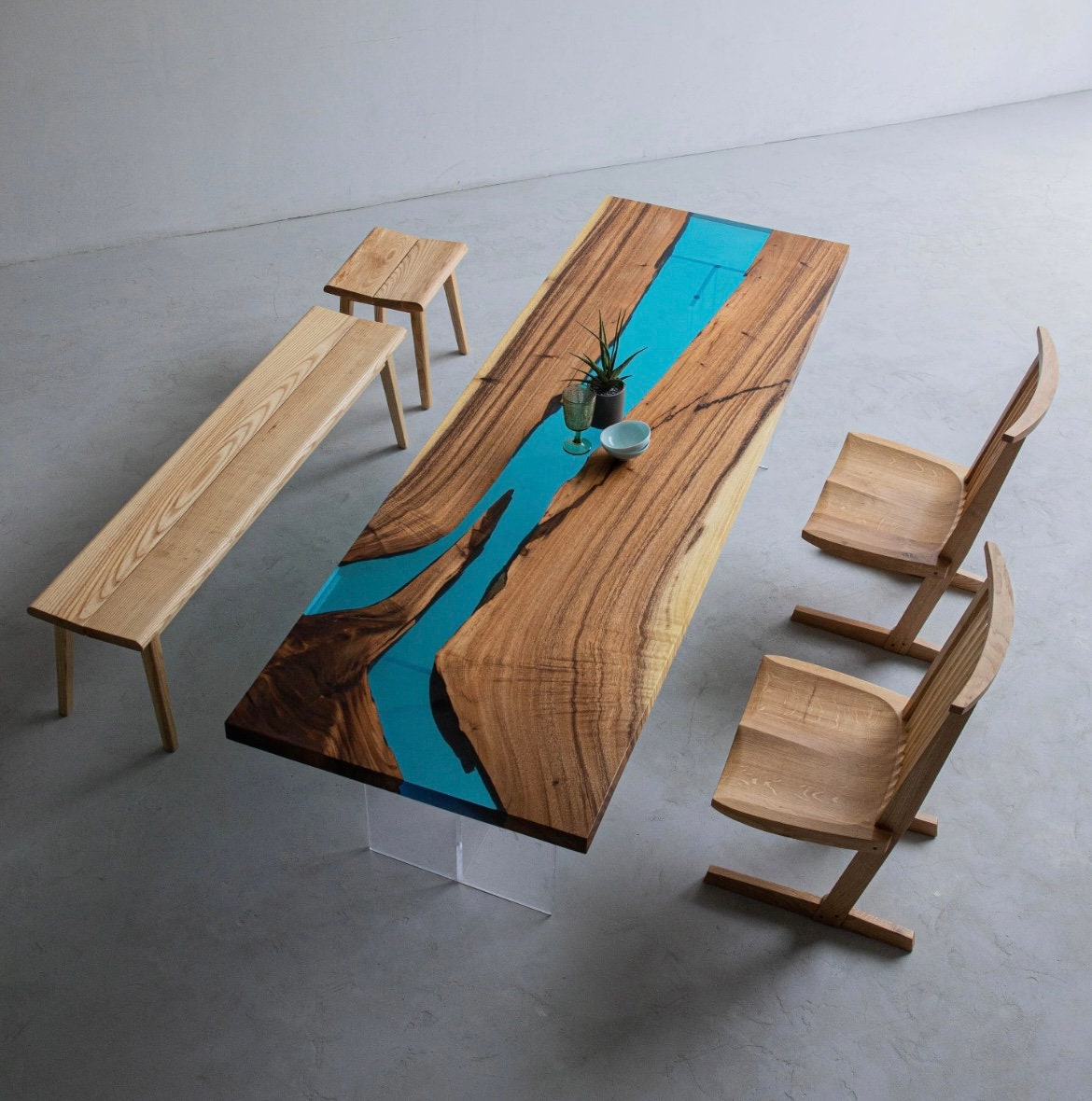 طاولة طعام فاخرة مخصصة على شكل نهر من خشب الجوز الصلب وطاولة طعام من راتنجات الايبوكسي