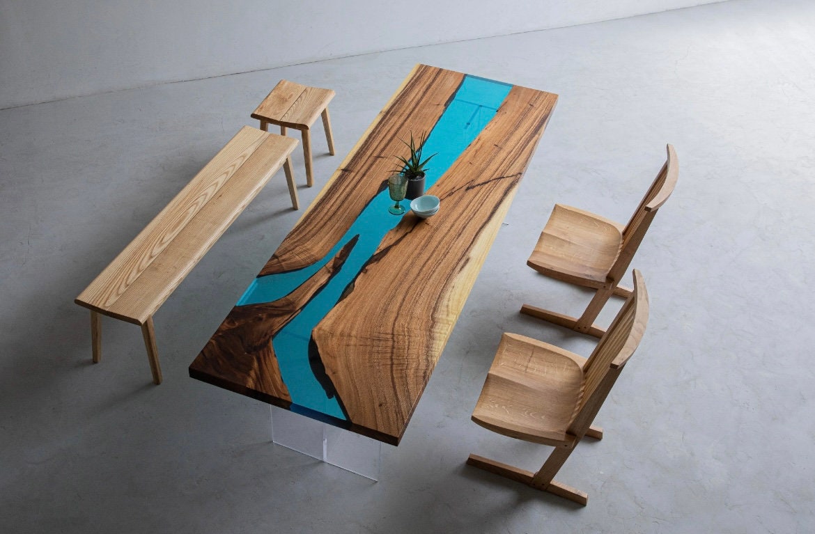 Mesa de comedor de lujo personalizada de resina epoxi de nogal macizo, mesa de comedor de río