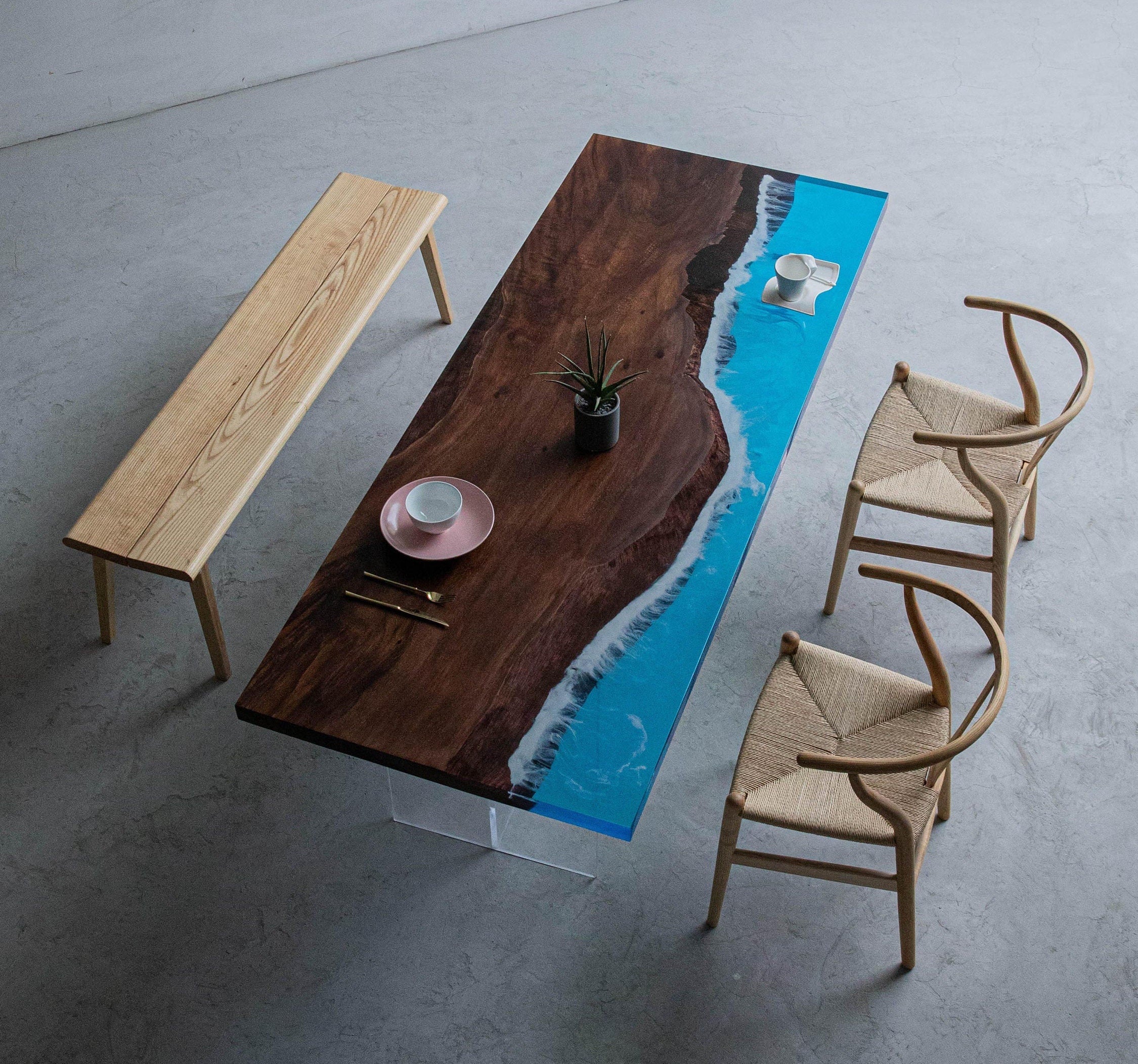mesa epoxi de río azul, mesa epoxi de color azul, mesa de río.