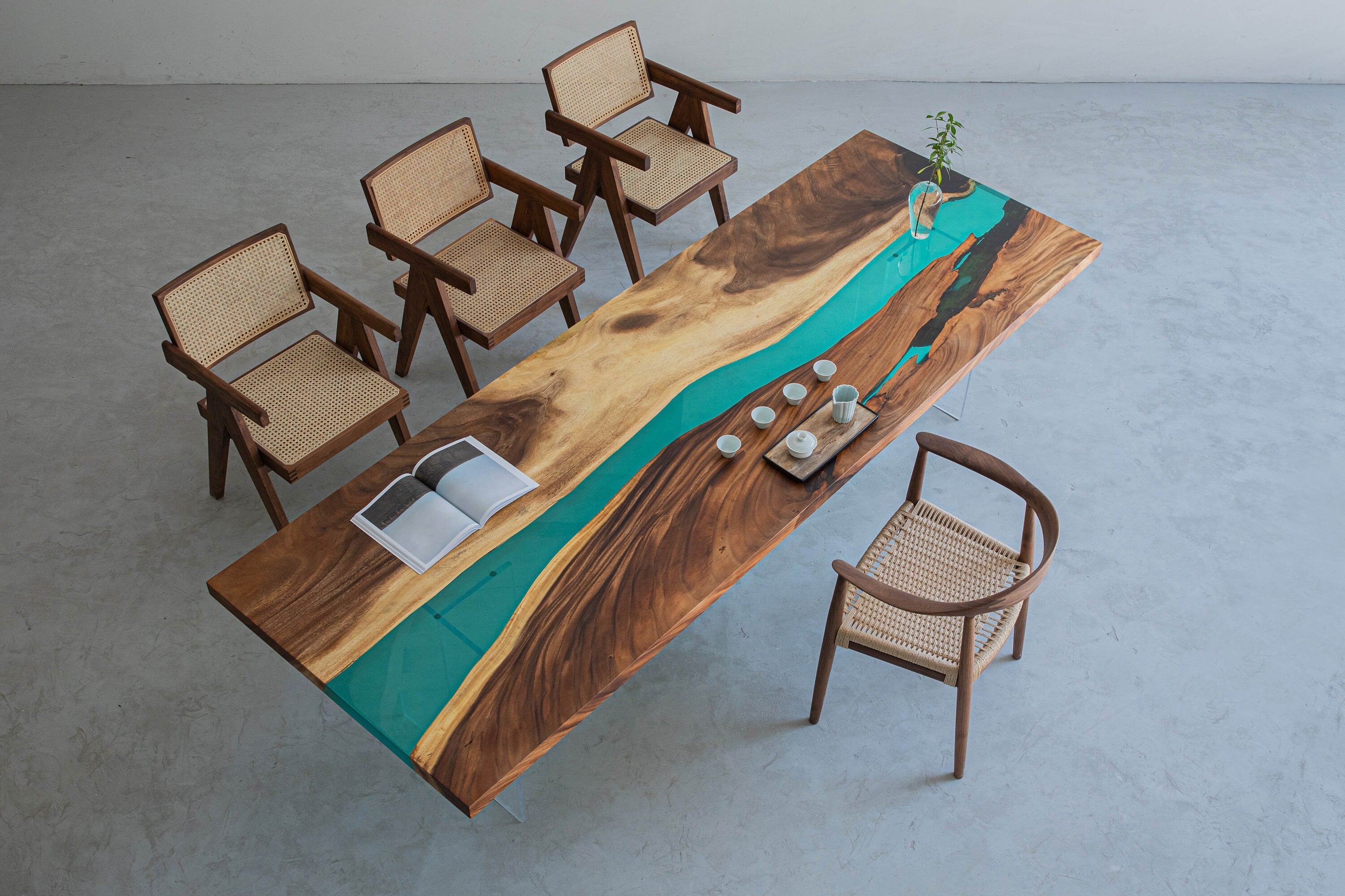 ウォールナット材エポキシ樹脂テーブル、エポキシ樹脂アカシアダイニングテーブル