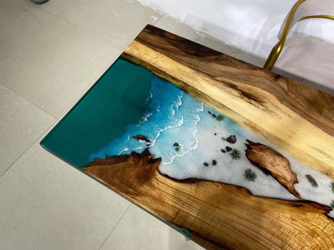 Table époxy, table en bois naturel, plateau de table à manger en résine de noyer