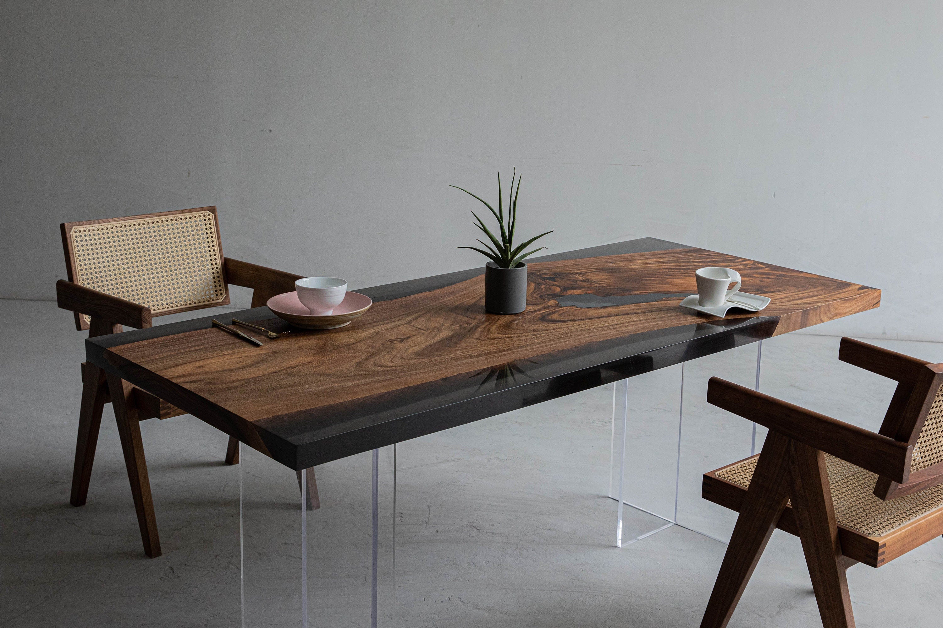 Essential Artworks 超硬質耐久性耐候性、光沢仕上げの美しいエポキシ樹脂ダイニングテーブル