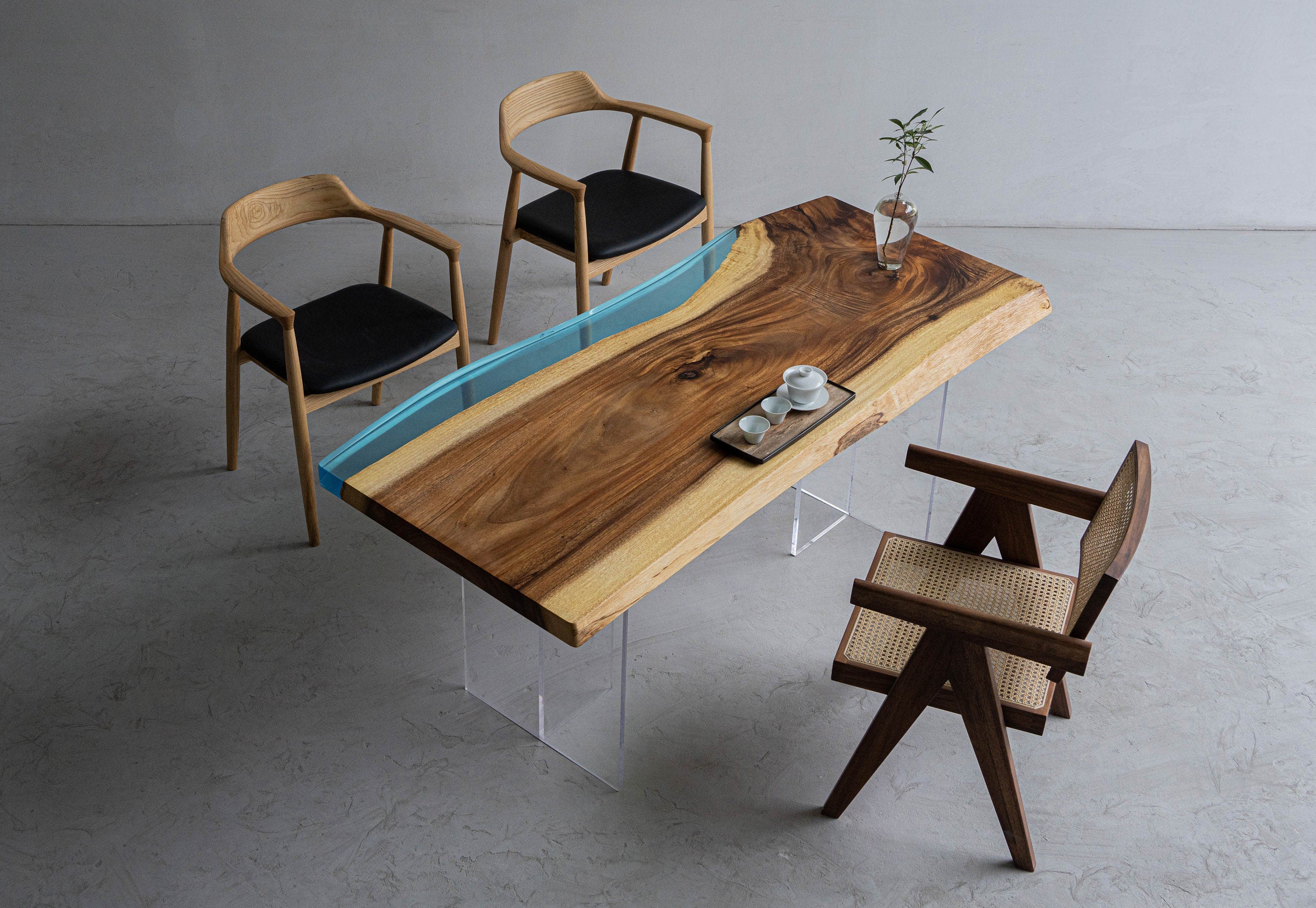 Live Edge Spisebord, flod epoxy harpiks bord, lavet på bestilling, høj kvalitet