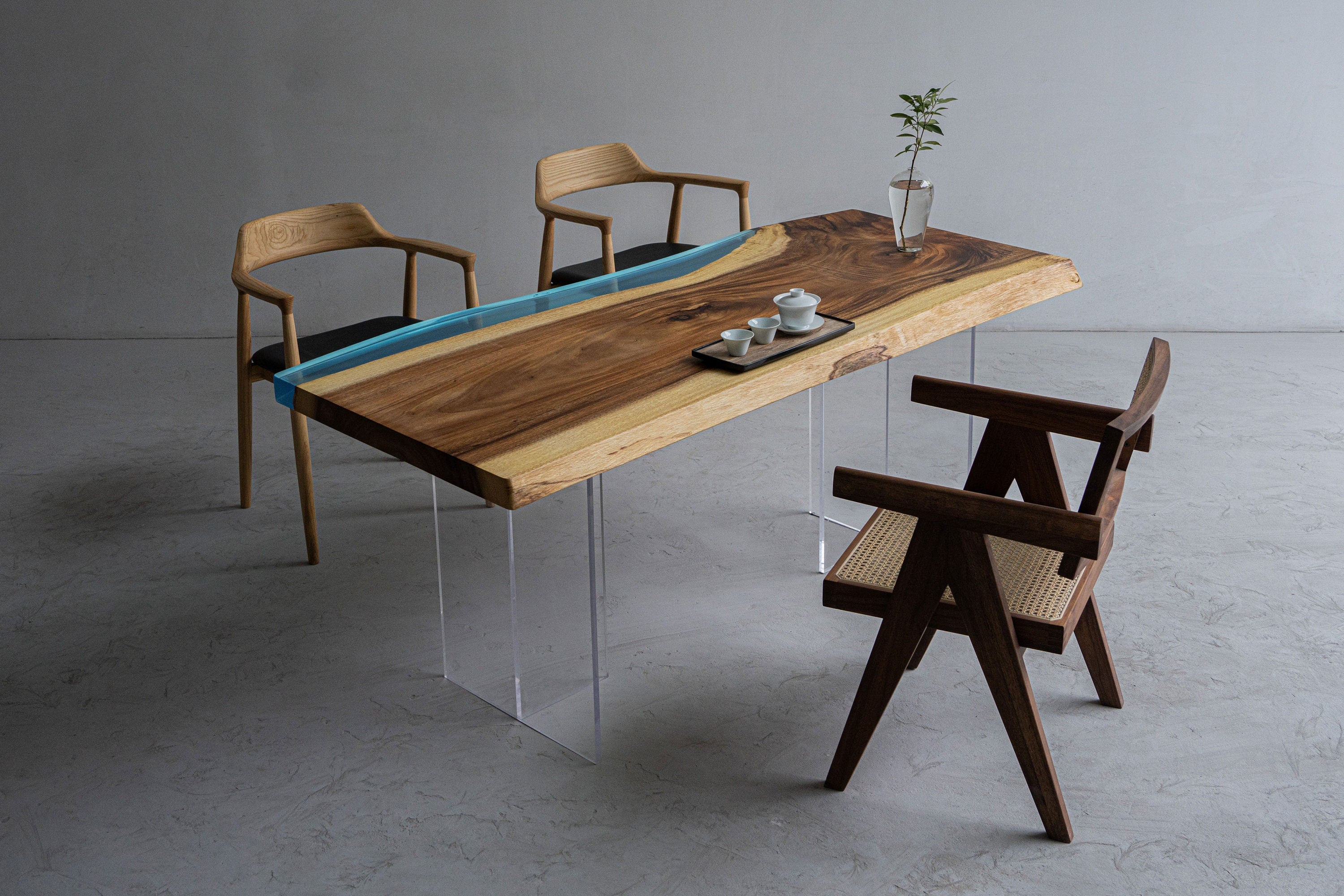 Live Edge Spisebord, flod epoxy harpiks bord, lavet på bestilling, høj kvalitet