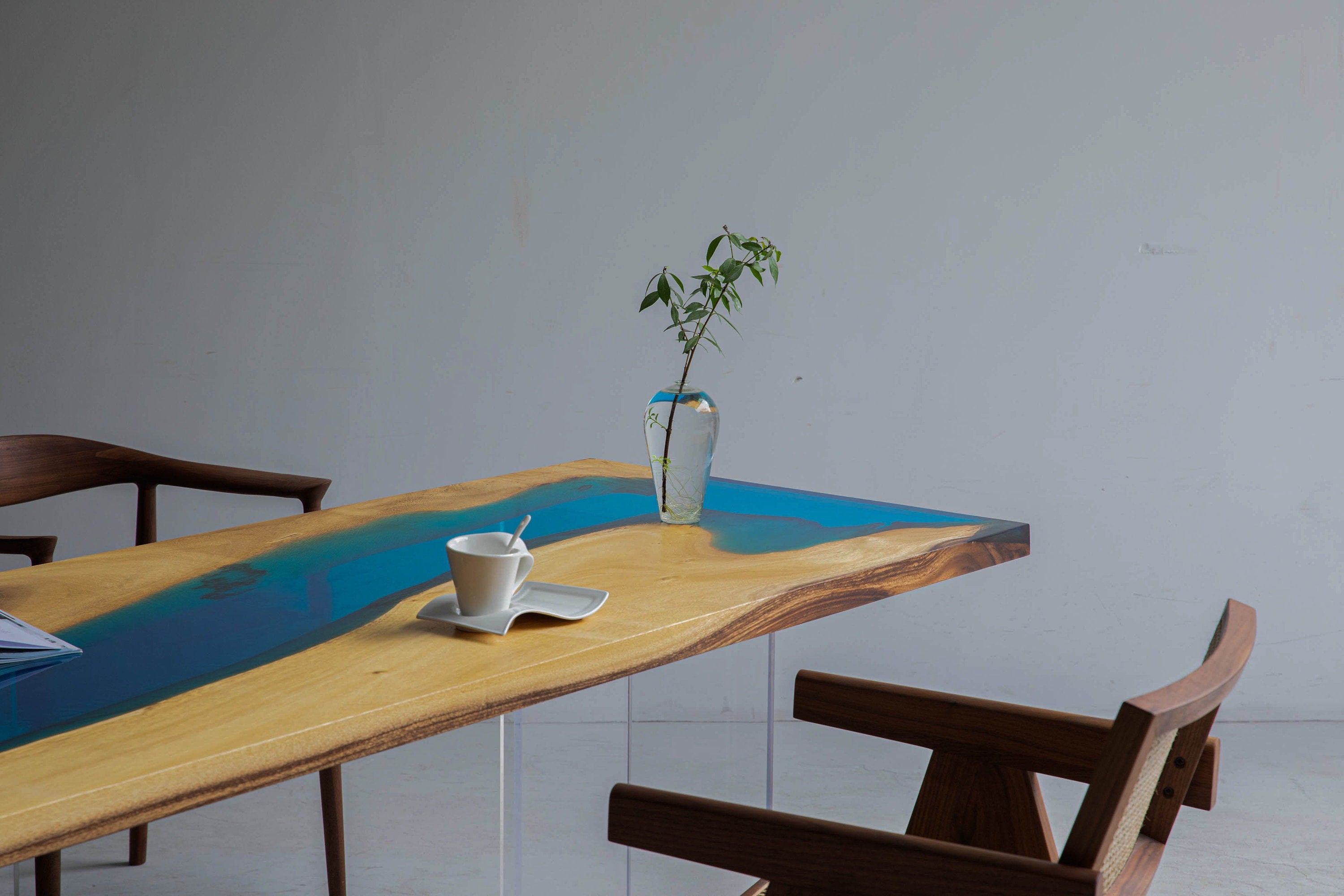 mesa de cocina epoxi, mesa de río azul, mesa de epoxi de río azul, losa de epoxi, escritorio de epoxi