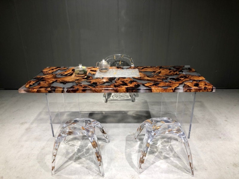 エポキシ樹脂リバーテーブルトップ、ライブエッジスポルト樟脳材、木製テーブル、ダイニングテーブル