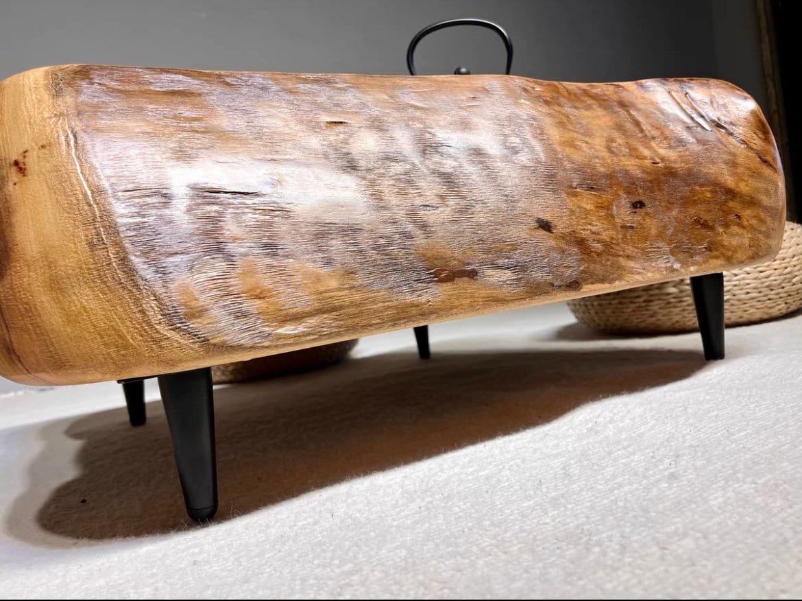 Tavolino da caffè in un unico pezzo, tavolino in legno massello, realizzato su ordinazione