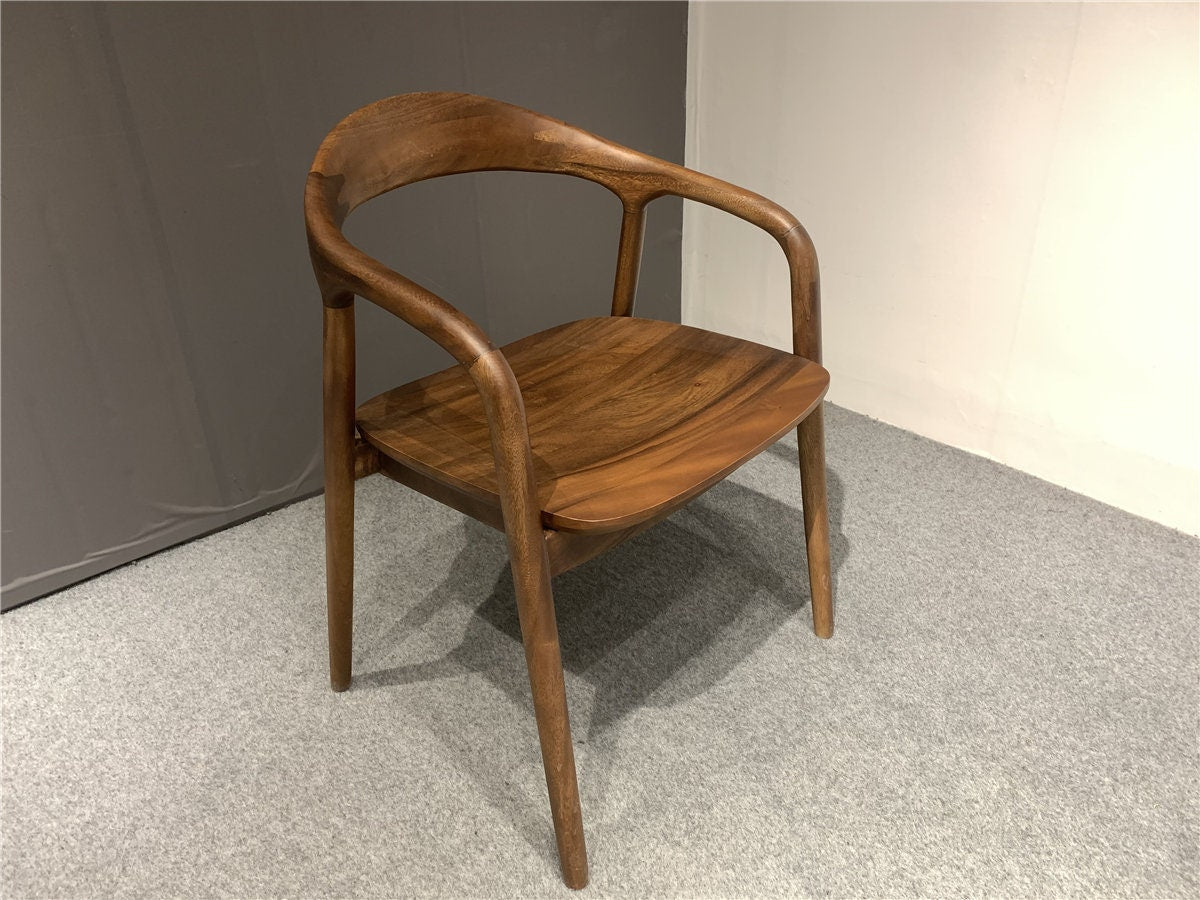 sedia in legno di noce, sedia da pranzo in legno non live edge, legno massello