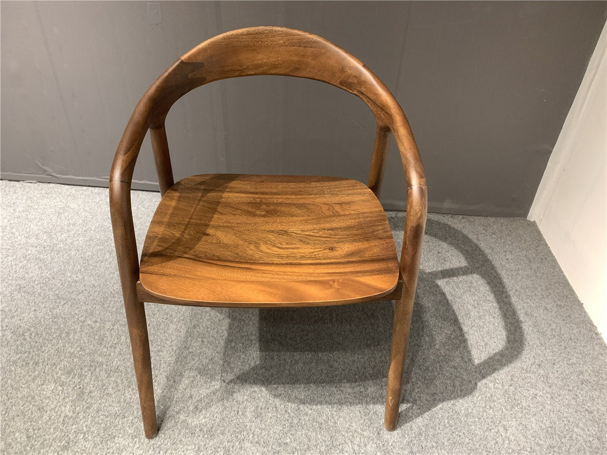 sedia in legno di noce, sedia da pranzo in legno non live edge, legno massello