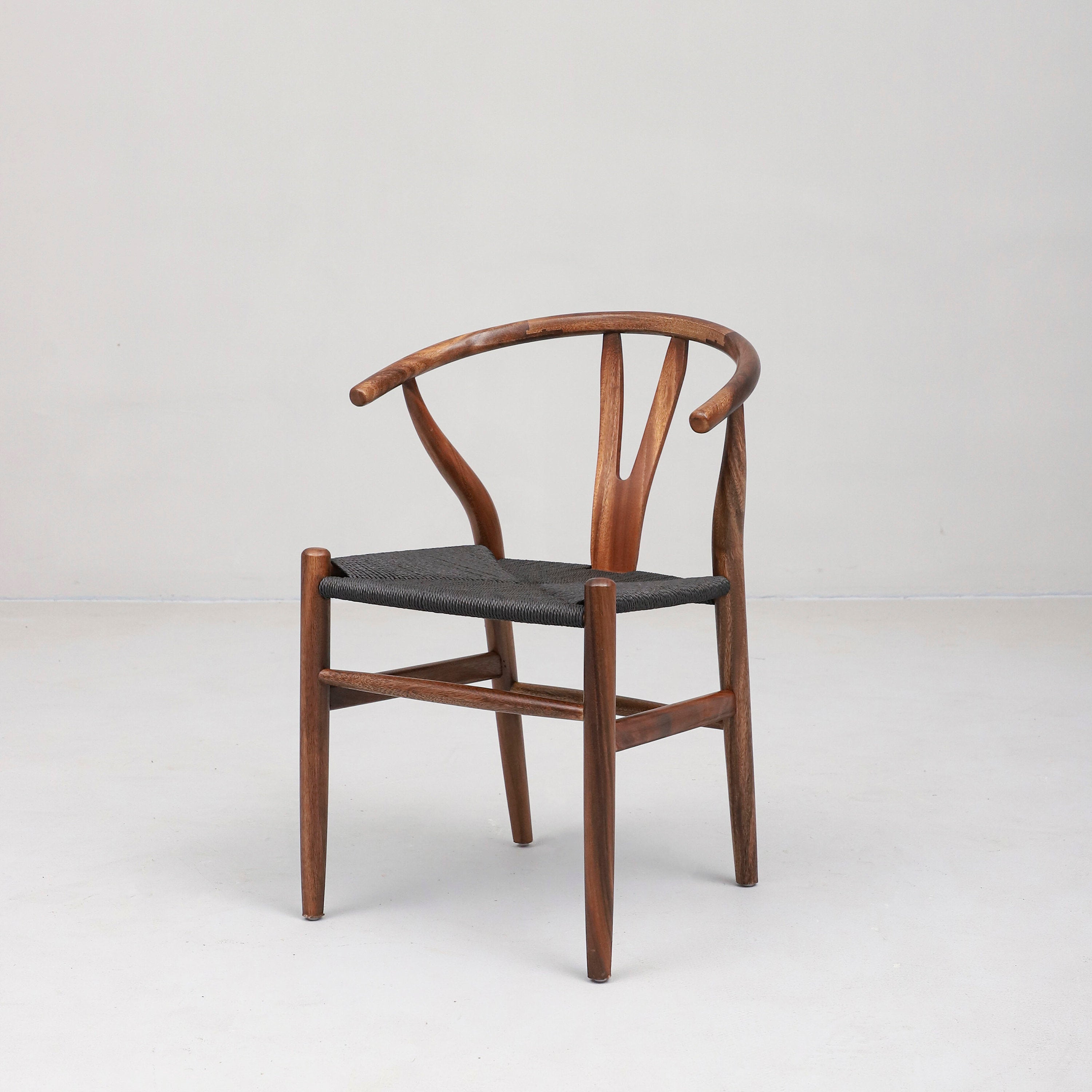 Silla de madera con asiento de cáñamo, silla de madera de diseño simple, silla moderna de mediados de siglo, silla de cuero, silla de comedor de cuero
