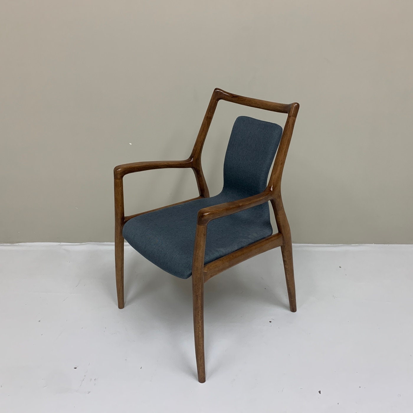 Silla pintada de marrón, silla de fresno, silla moderna de mediados de siglo, silla de comedor de fresno blanco