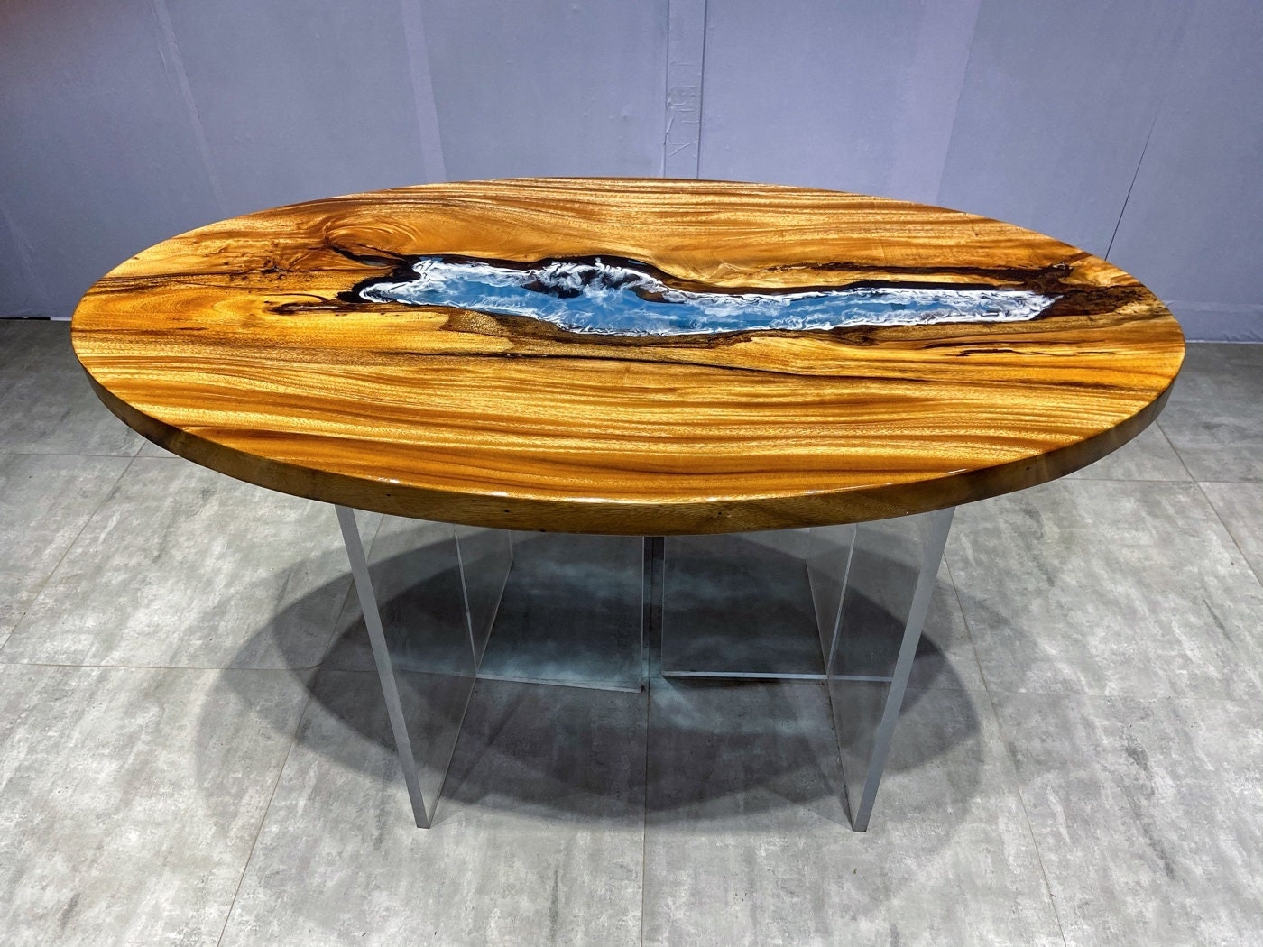 Ovalt soffbord, högkvalitativt soffbord i epoxiharts, bord av valnötsharts