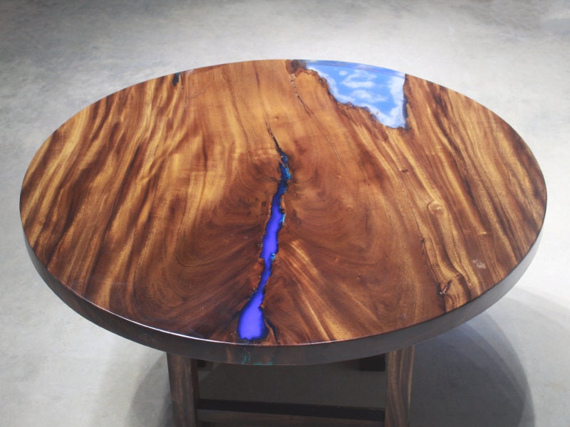 Table en résine époxy personnalisée, table en bois, table en camphre, table en camphre noir.