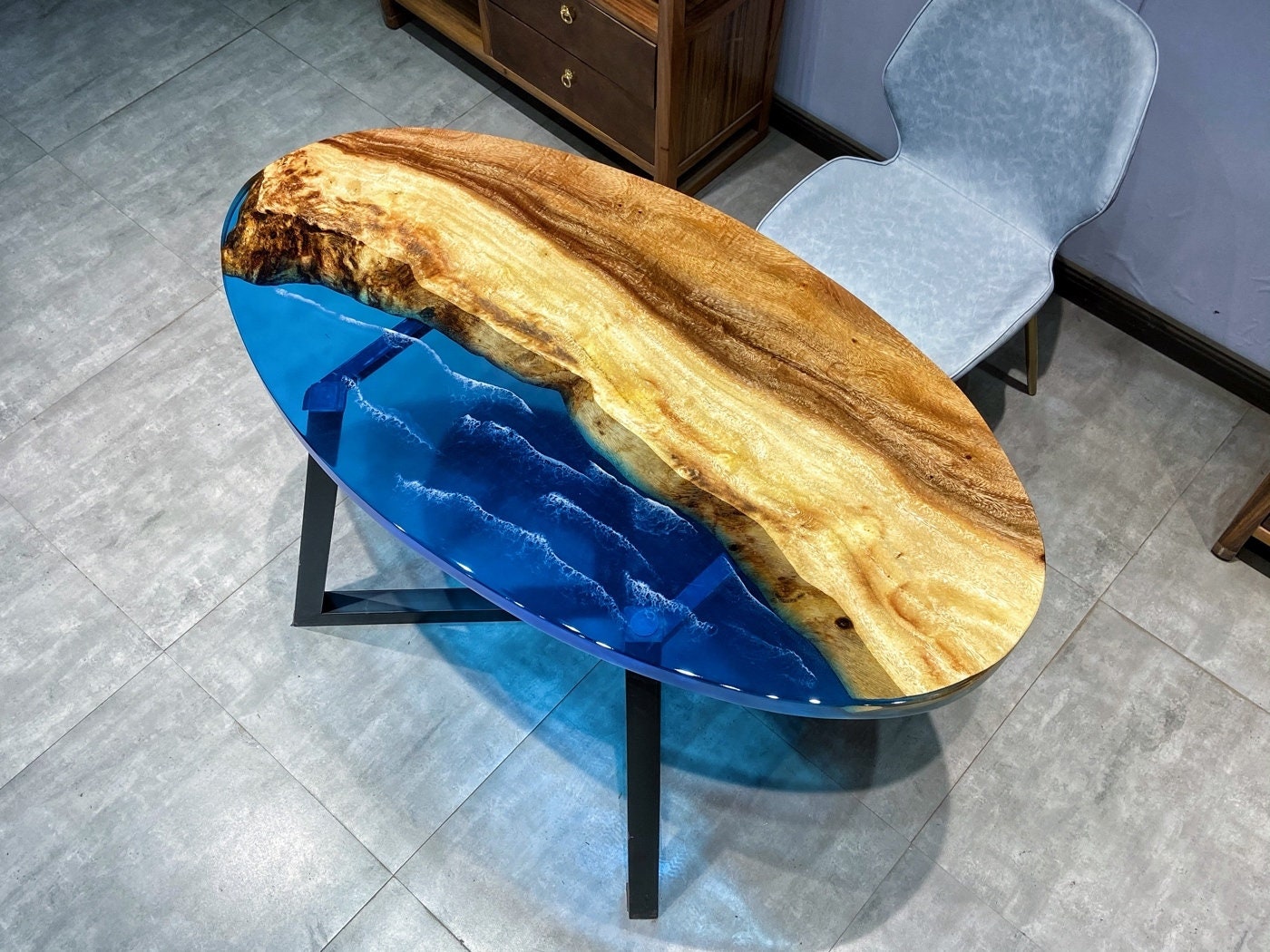 Tavolino Epoxy River, tavolino ovale da caffè, tavolino laterale in resina epossidica