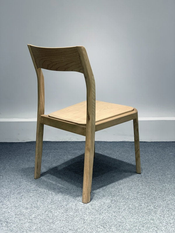 cadeira de jantar em cinza, cadeira simples, cadeira estilo familiar, cadeira de jantar familiar