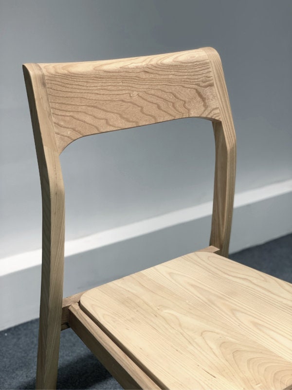 Silla de comedor de fresno, silla simple, silla de estilo familiar, silla de comedor familiar