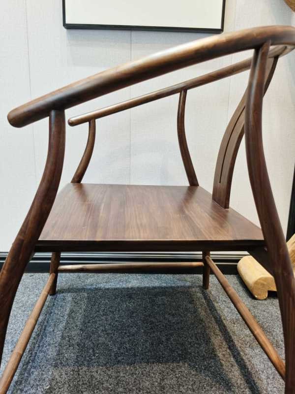 Silla de madera maciza de lujo, silla de oficina única, silla moderna de nogal negro, silla de comedor de madera