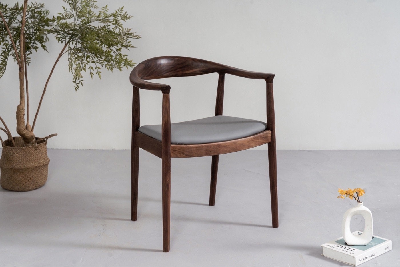 Silla moderna de nogal negro macizo de mediados de siglo, silla vintage de cuero, silla de comedor, silla de comedor