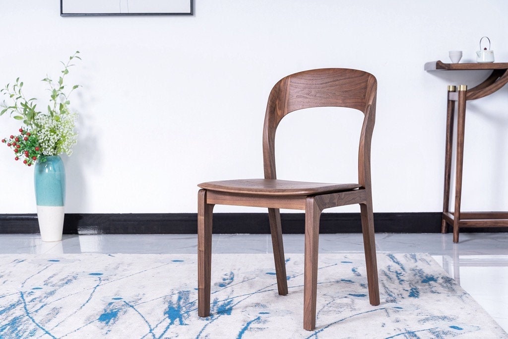 Küchenstuhl aus massivem Holz, minimalistischer Stuhl aus schwarzem Nussbaum, Mid-Century Modern Stuhl aus schwarzem Nussbaum