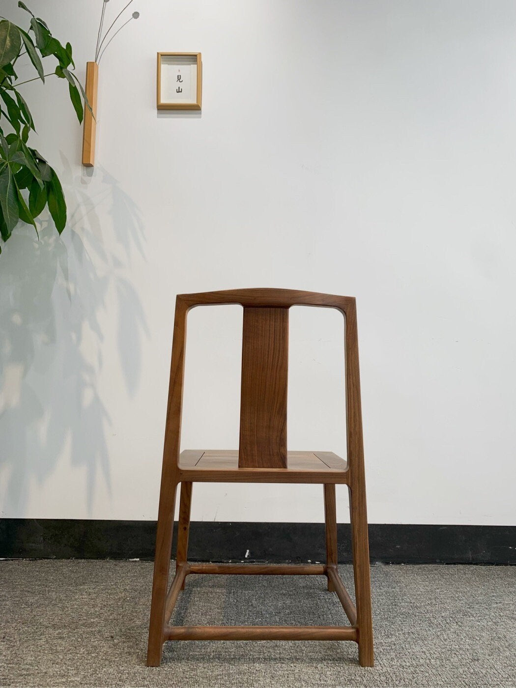 Minimalistisk sort valnød stol, Mid Century Modern valnød stol, Spisestuestol, Spisestuestol