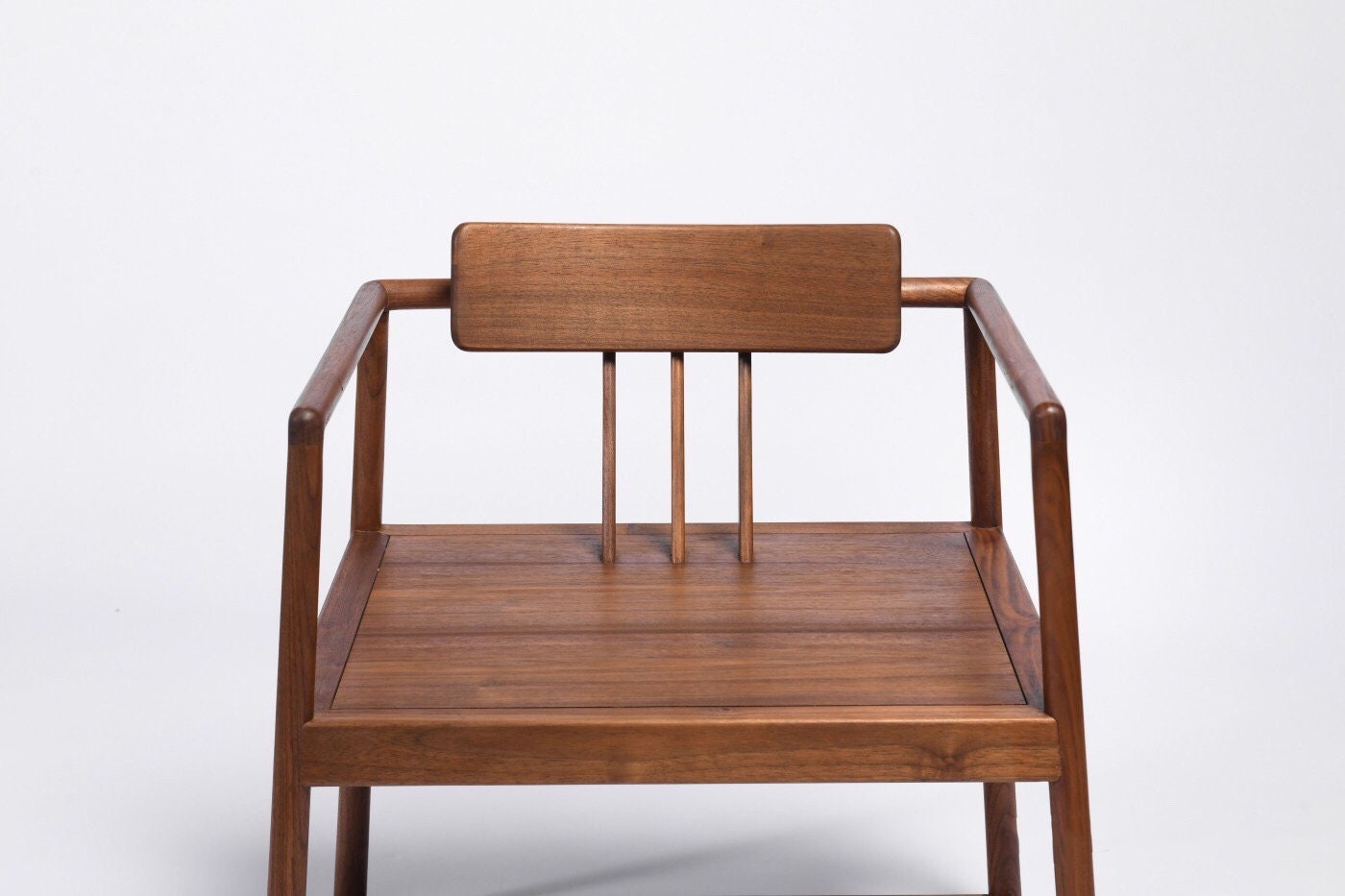 Silla minimalista de nogal negro, silla de nogal negro moderna de mediados de siglo, silla de comedor de fresno