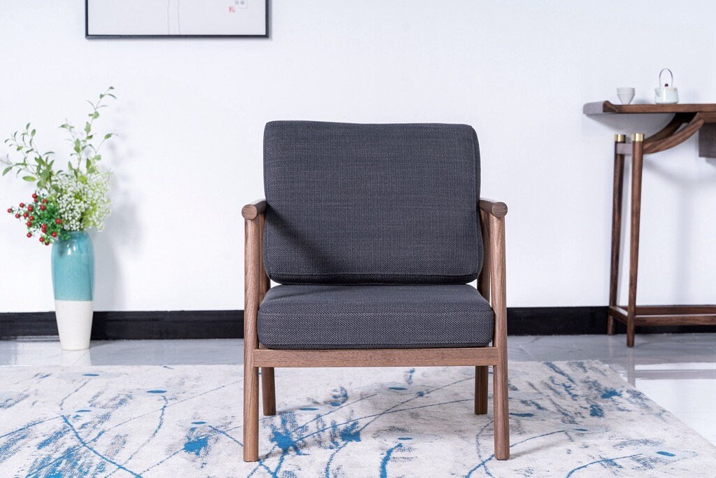 Lederstuhl aus schwarzem Walnussholz, einzigartiger Esszimmerstuhl, hochwertiger Stuhl, Kissenstuhl, großer Stuhl