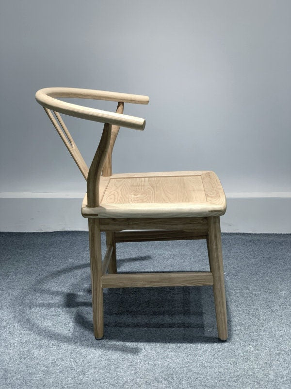 Wäiss Äschenstull, Massivholzstull, Side Chair, Holzstull, net Nëssholz
