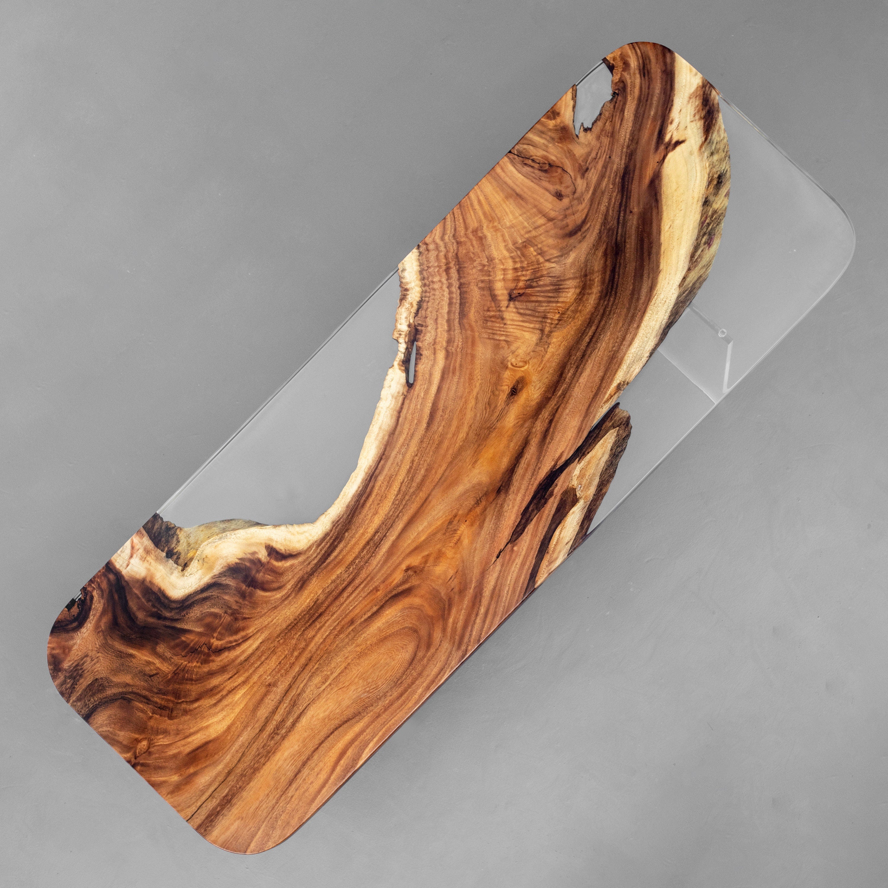Formato de madeira especial para seleção, mesa feita à mão, mesa de jantar epóxi de nogueira com borda viva
