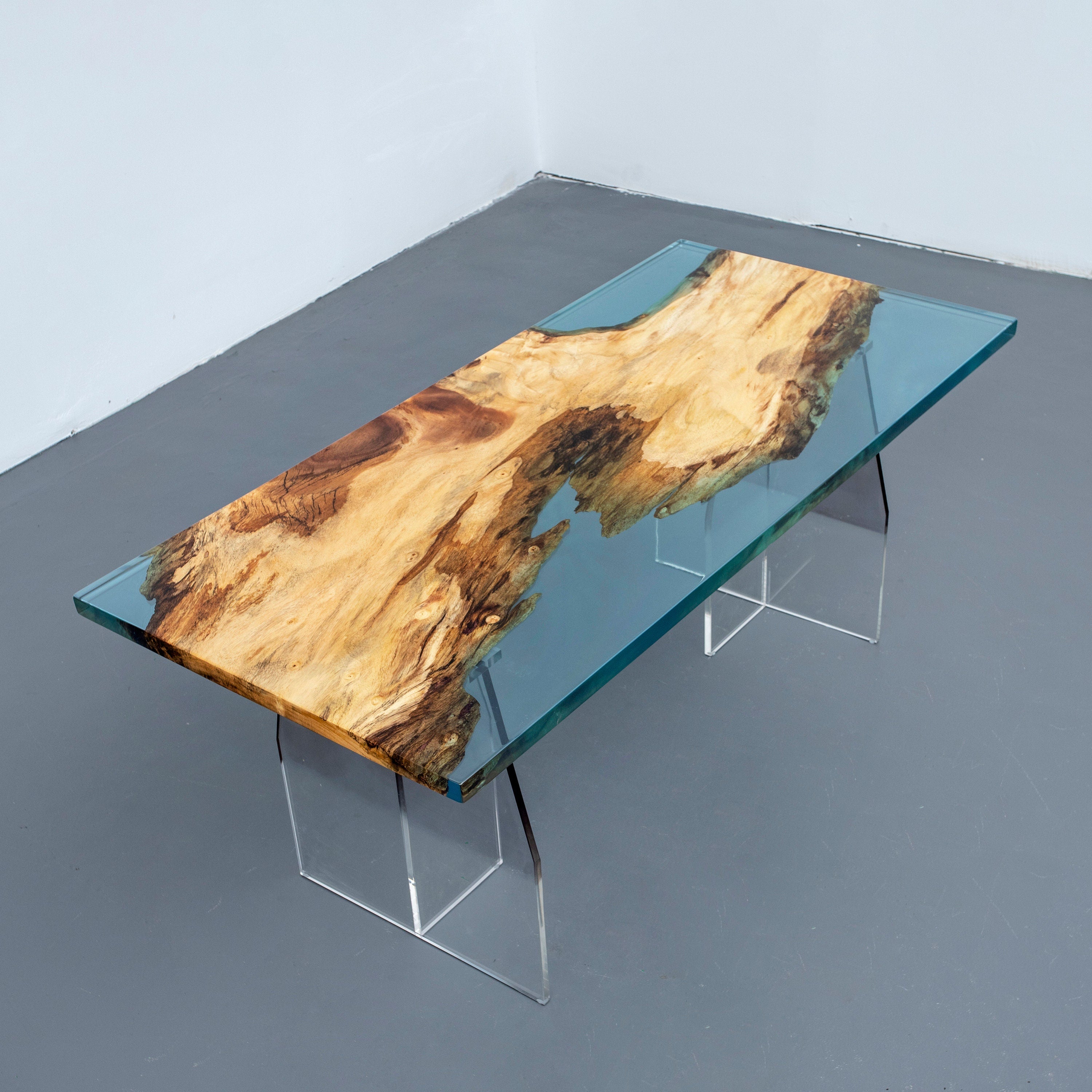 オーダーメイドオリーブエポキシテーブル、カスタムライブエッジエポキシ樹脂ダイニングテーブル