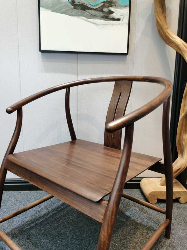 Lyxig stol i massivt trä, unik kontorsstol, modern stol i svart valnöt, matstol i trä