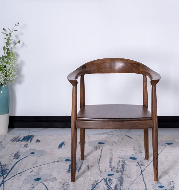 Cadeira de madeira feita à mão com almofada personalizada, cadeira moderna, madeira de nogueira e almofada personalizada,