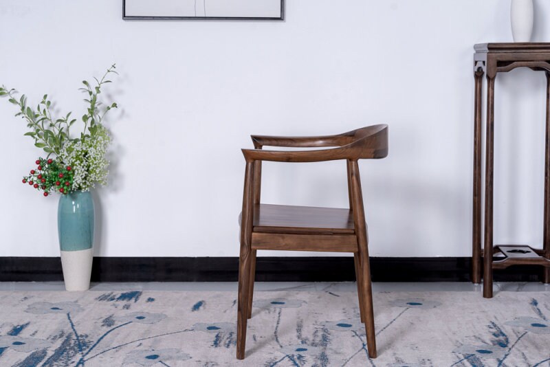 Chaise en bois faite à la main de coussin personnalisé, chaise moderne, bois de noyer et coussin personnalisé,