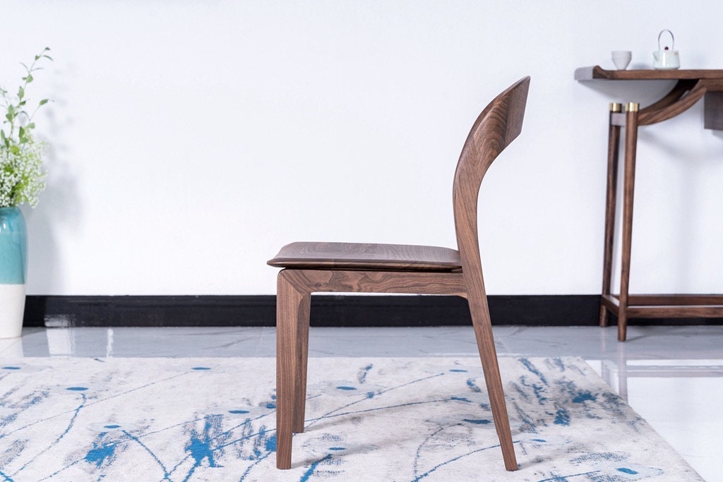 Silla de cocina de madera maciza, silla minimalista de nogal negro, silla de nogal negro moderna de mediados de siglo