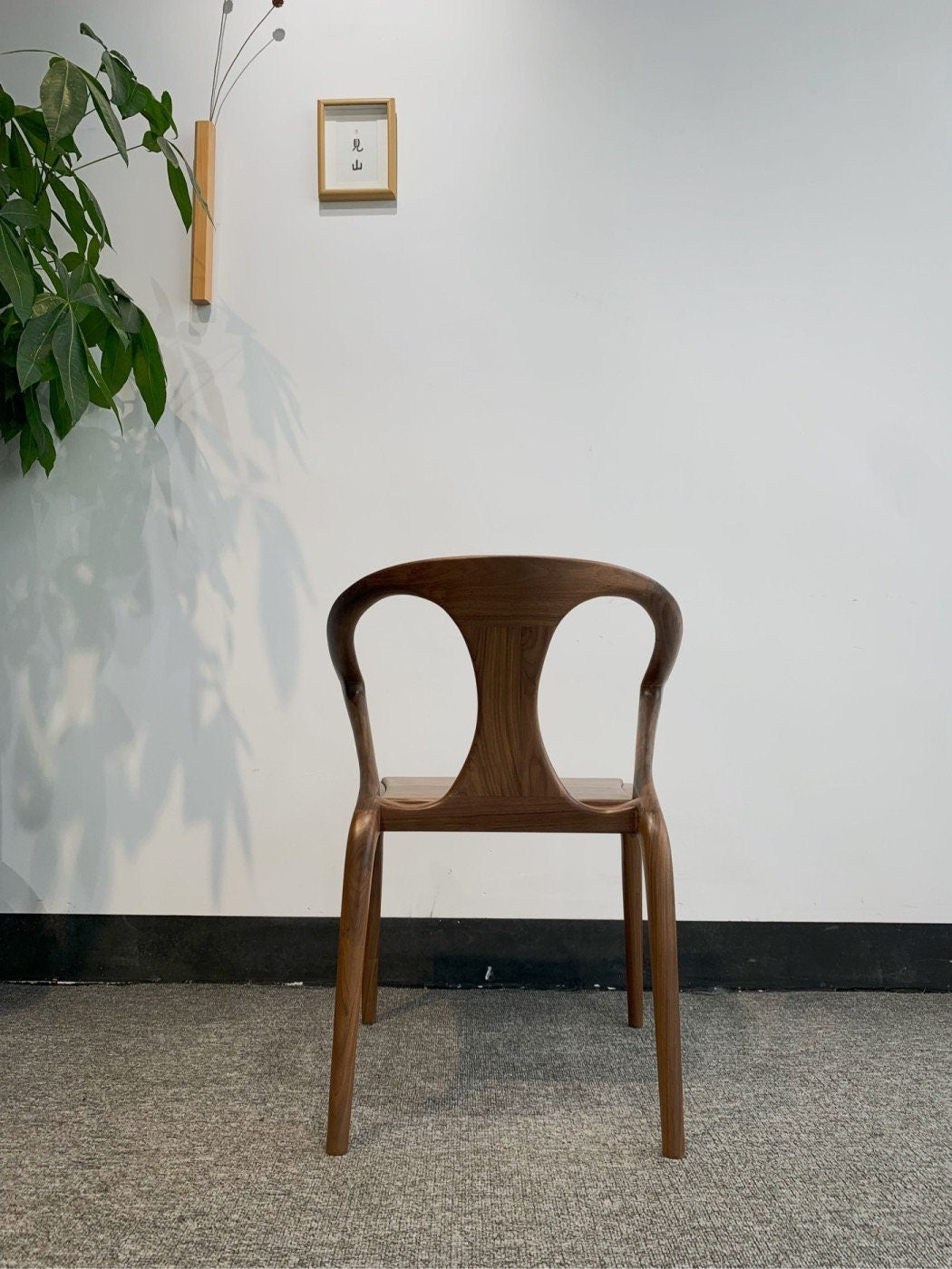 cadeira de madeira, cadeira, cadeira de nogueira preta moderna de meados do século, cadeira de mesa