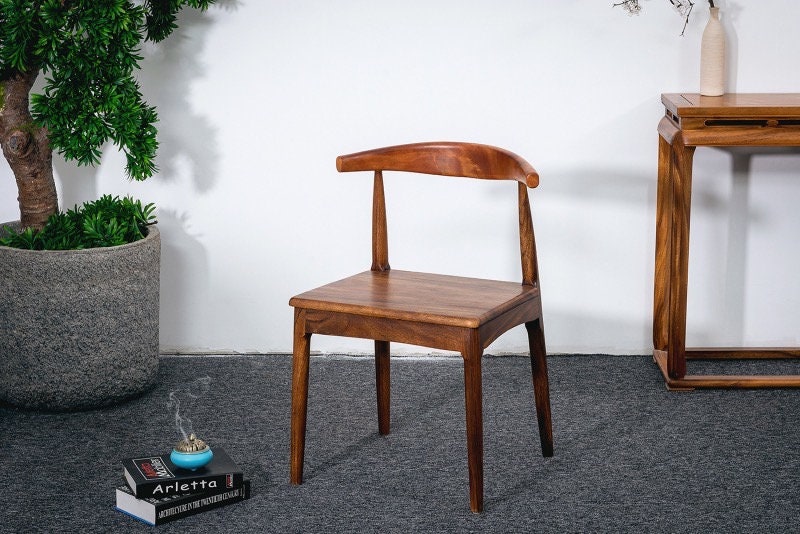 chaise en cornes, chaise design simple, chaise en bois, chaise en noyer, pas chaise en chêne