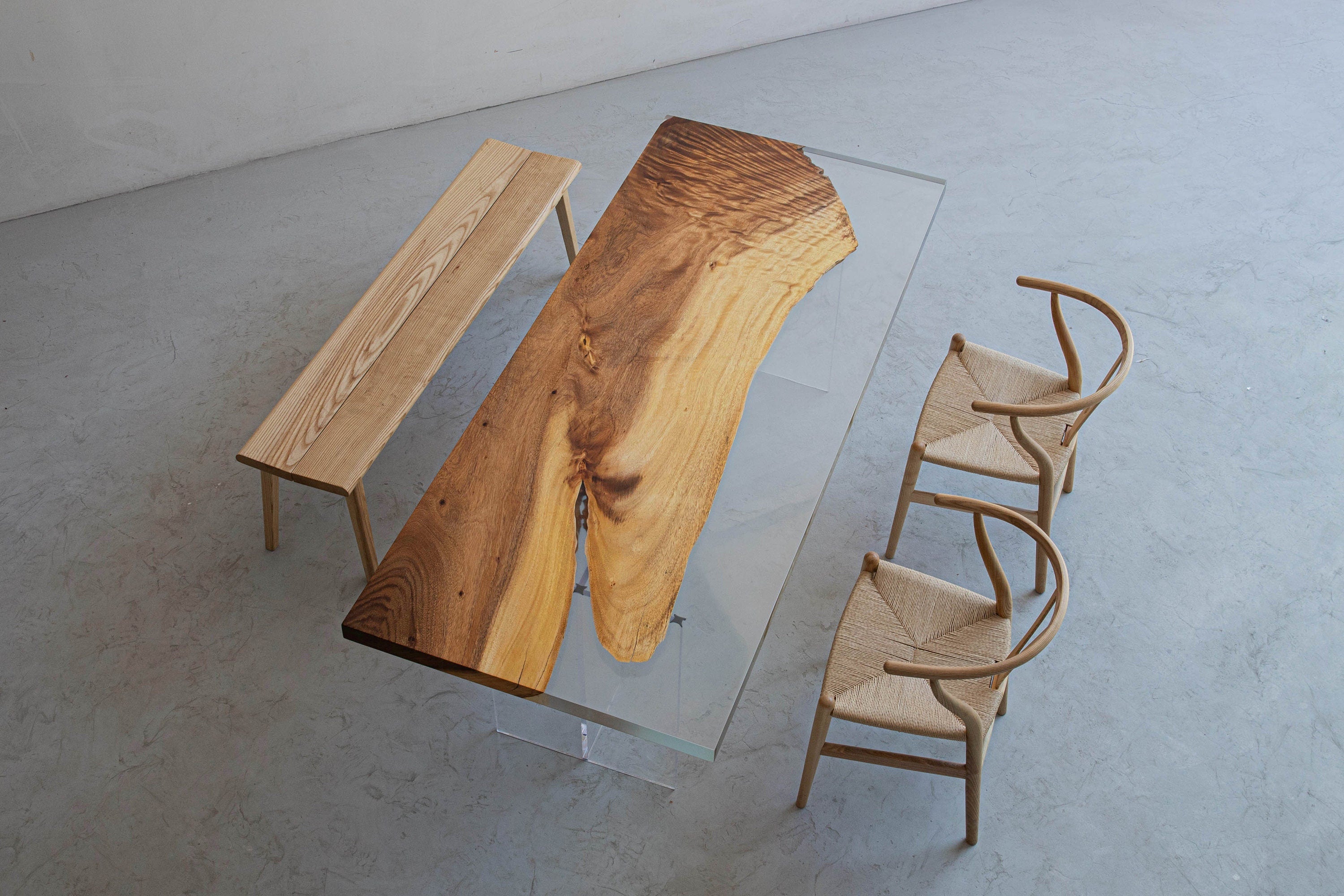 Essential Artworks Plateau de table en résine époxy transparente, table à manger en bois naturel, table basse