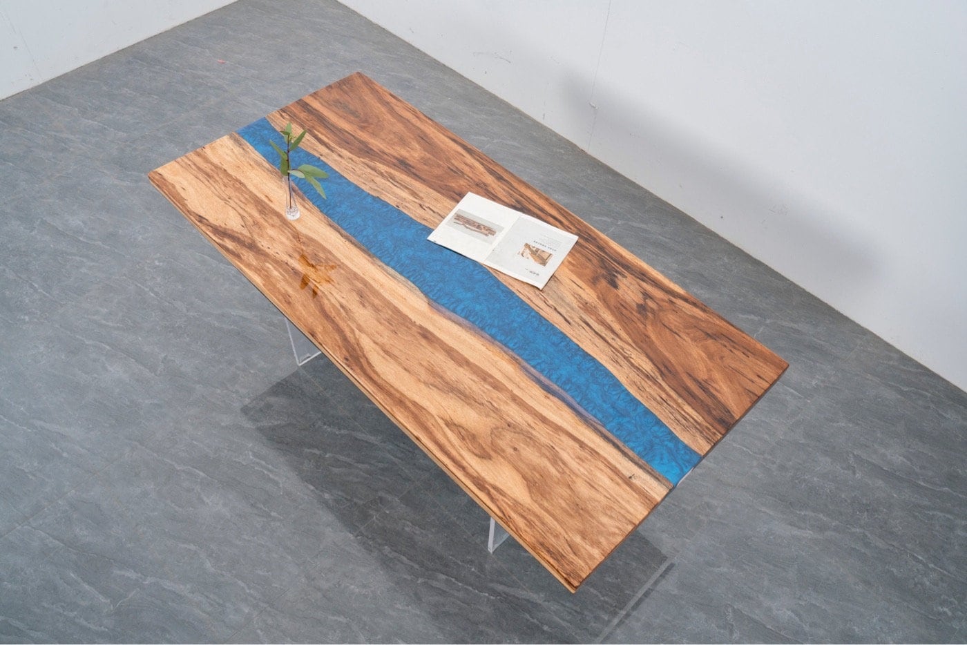 einzigartiger Epoxid-Esstisch, Epoxid-Küchen-Esstisch, Fluss <tc>Beli noir wood</tc> Epoxid-Tisch, Naturholz-Epoxid-Tisch